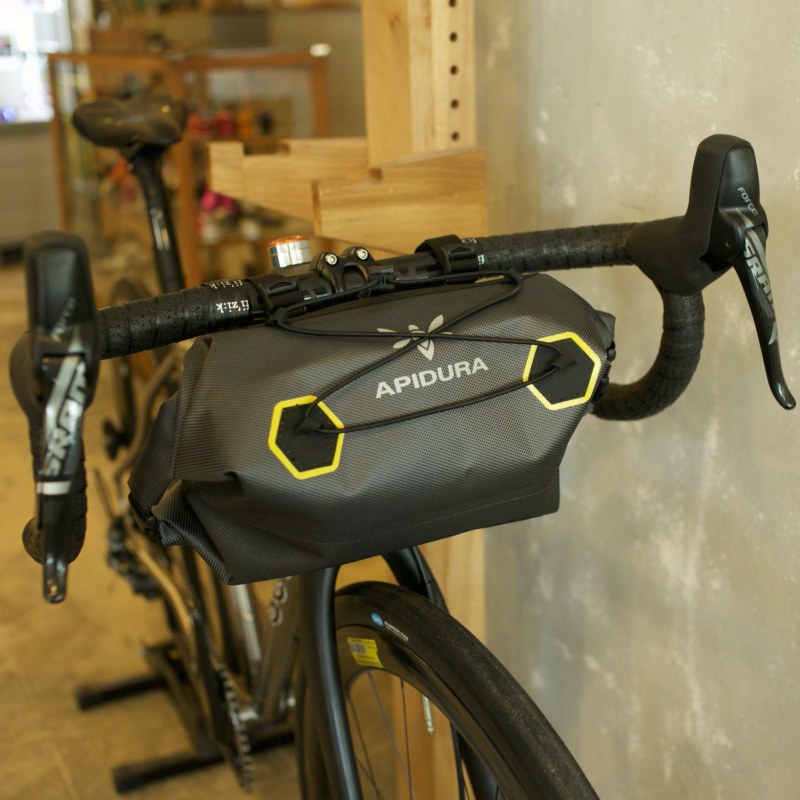 APIDURA エクスペディション ハンドルバーパック（9L） – Grumpy Bike Shop