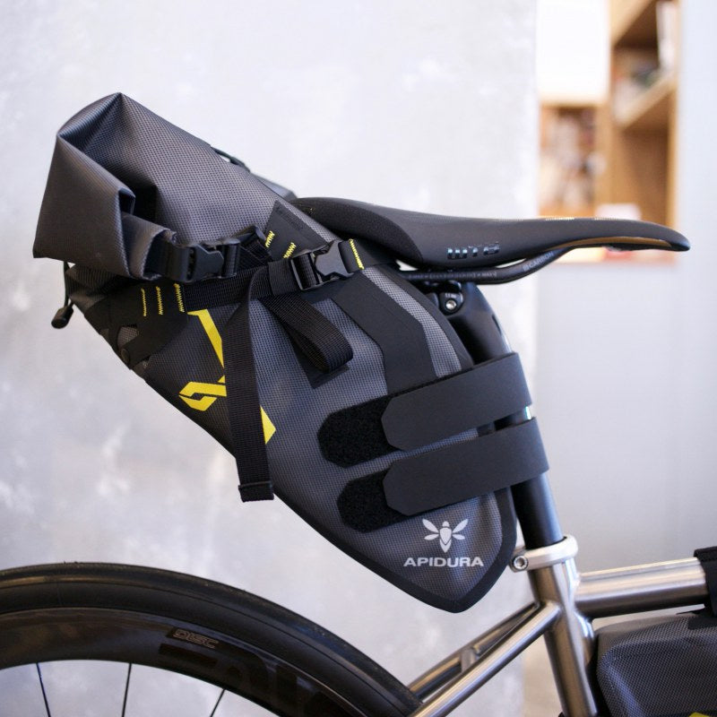 APIDURA エクスペディション サドルパック（17L） – Grumpy Bike Shop