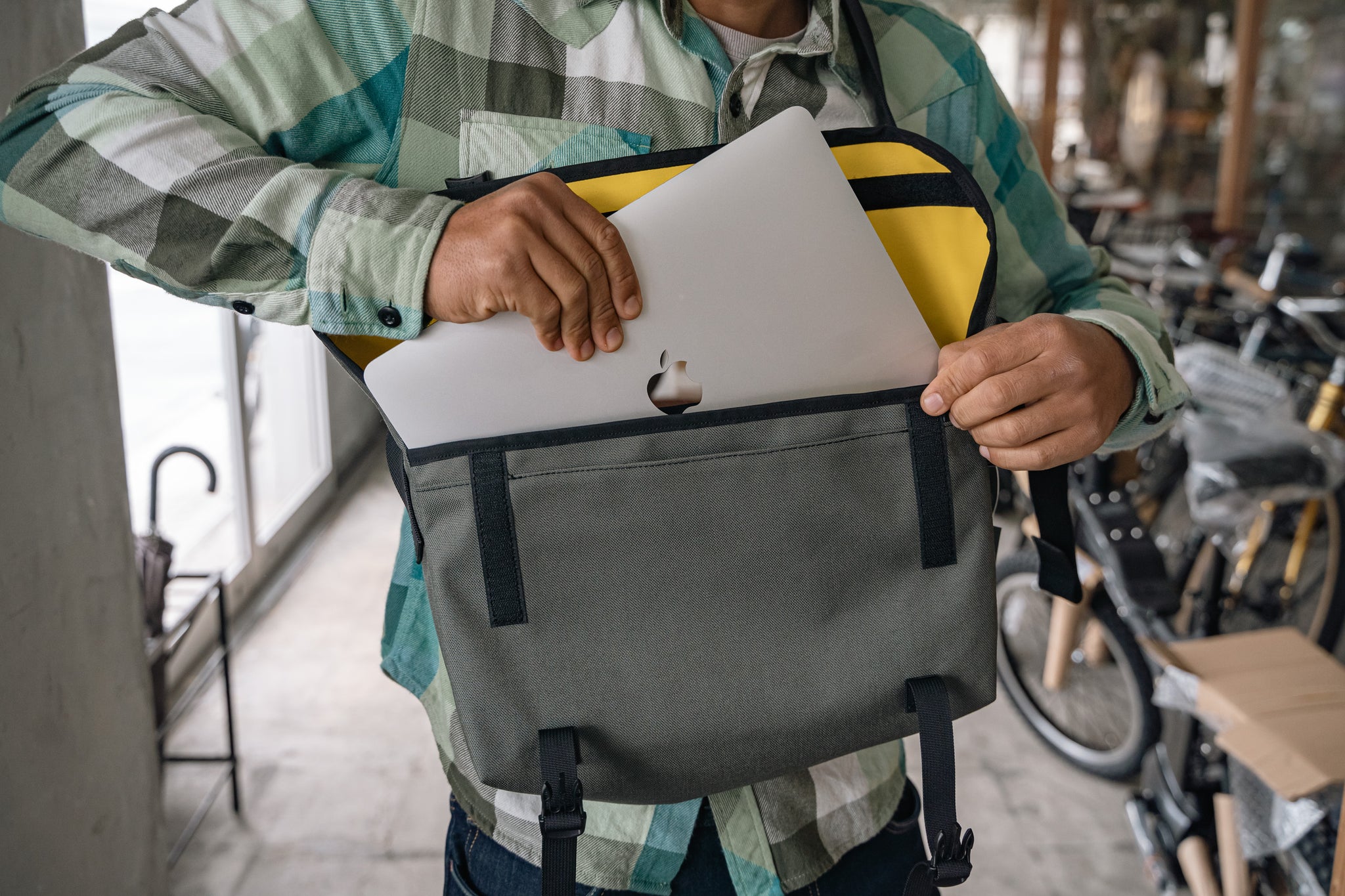 TIMBUK2 メッセンジャーバッグ CORDURA オリーブグリーン Timbuk2 メッセンジャーバッグ オリーブグリーン TIMBUK2